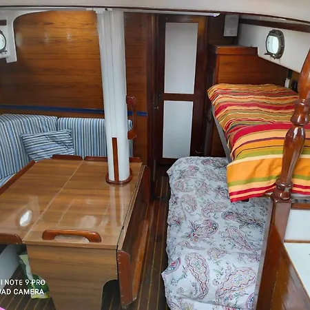 Spacious And Cozy Caribbean Boat In Barcelona With Tour Option Botel *