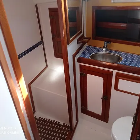 Spacious And Cozy Caribbean Boat In Barcelona With Tour Option *