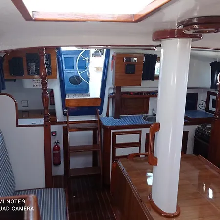 Spacious And Cozy Caribbean Boat In Barcelona With Tour Option *
