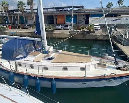 Spacious And Cozy Caribbean Boat In Barcelona With Tour Option Botel