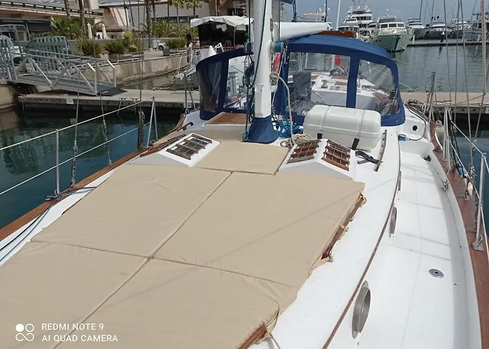 Spacious And Cozy Caribbean Boat In Barcelona With Tour Option