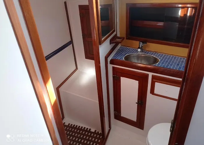Spacious And Cozy Caribbean Boat In Barcelona With Tour Option *