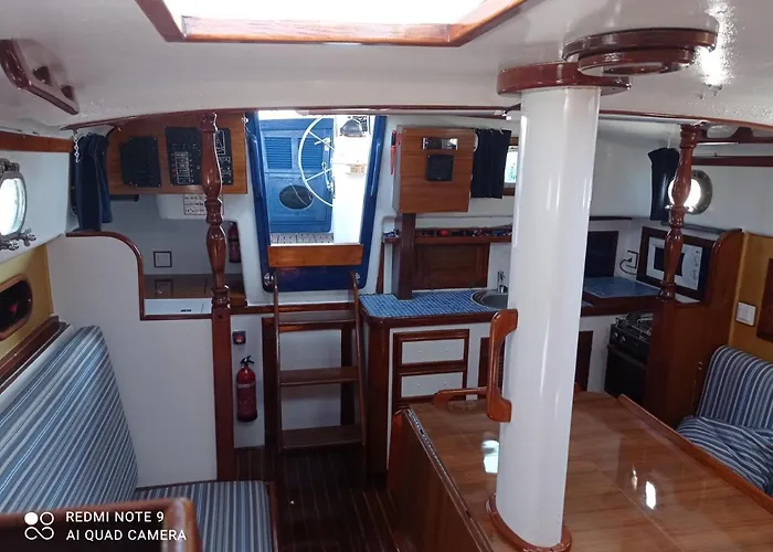 Spacious And Cozy Caribbean Boat In Barcelona With Tour Option *