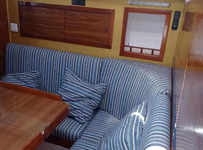Spacious And Cozy Caribbean Boat In Barcelona With Tour Option *
