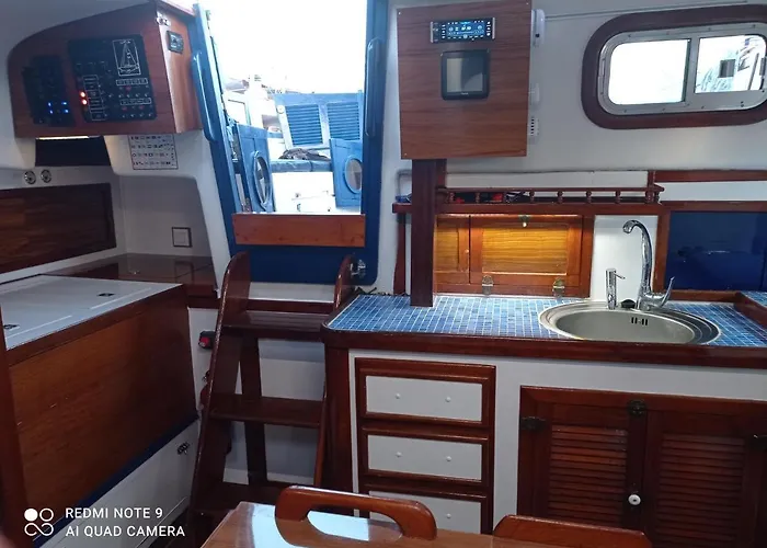 Spacious And Cozy Caribbean Boat In Barcelona With Tour Option Botel *
