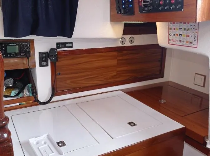 Spacious And Cozy Caribbean Boat In Barcelona With Tour Option