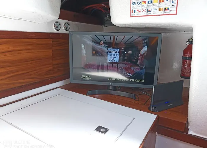 Spacious And Cozy Caribbean Boat In Barcelona With Tour Option Botel